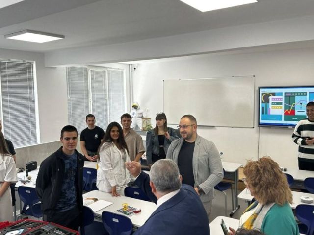 СПГСГ „Арх. Георги Козаров“ откри нови STEM и високотехнологични кабинети