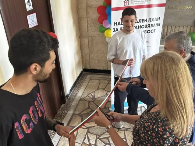 СПГСГ „Арх. Георги Козаров“ откри нови STEM и високотехнологични кабинети