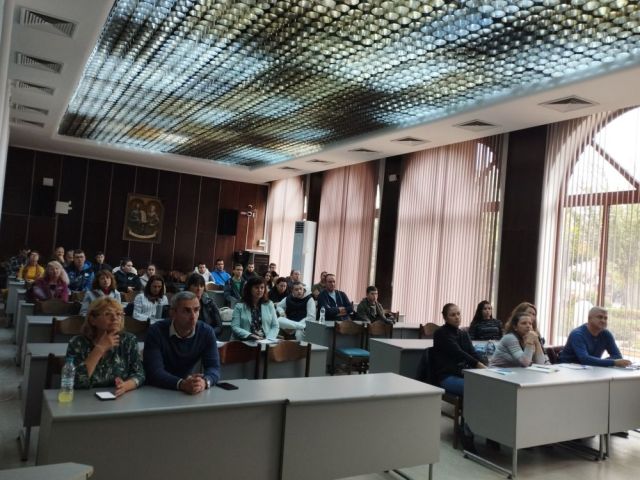 Да навлезем в света на изкуствения интелект [06.10.2025]