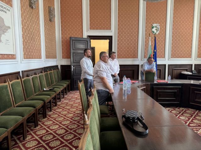 Учениците от СПГСГ „Арх. Георги Козаров“ предадоха на Община Сливен цялостен проект за облагородяване коритото на река Новоселска