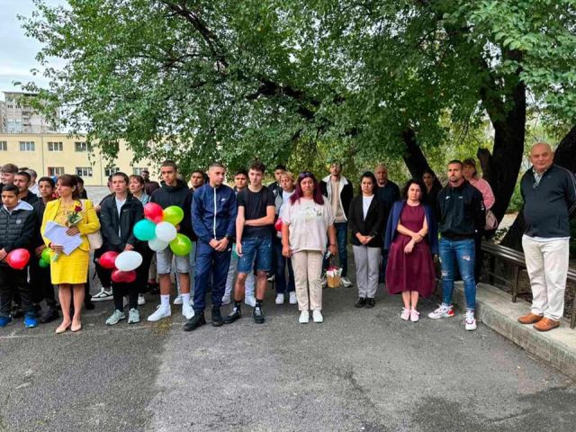 Честит първи учебен ден и честита нова учебна година