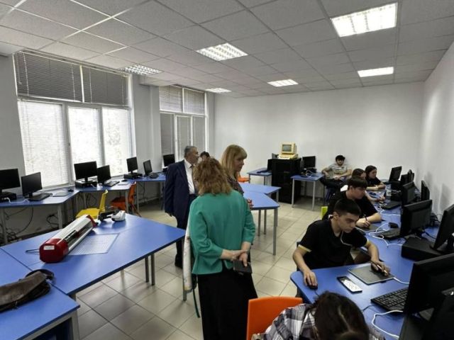 СПГСГ „Арх. Георги Козаров“ откри нови STEM и високотехнологични кабинети